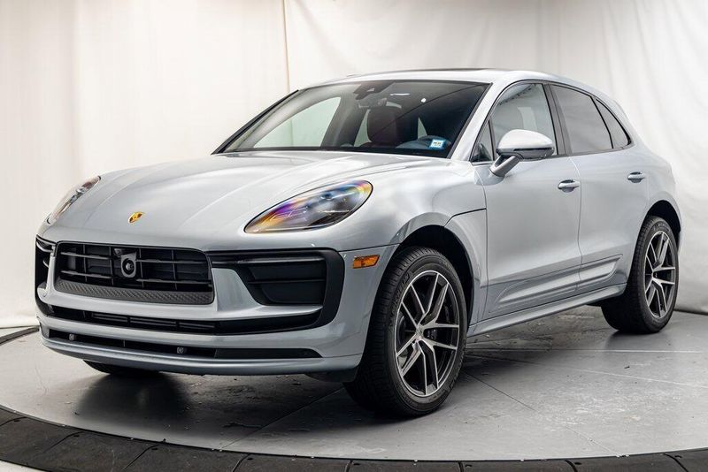 2025 Porsche Macan BaseImage 1