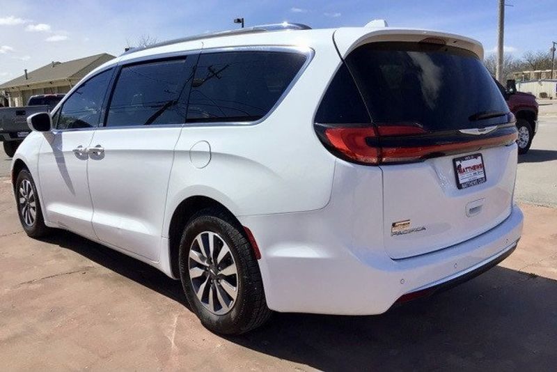2021 Chrysler Pacifica Touring LImage 3