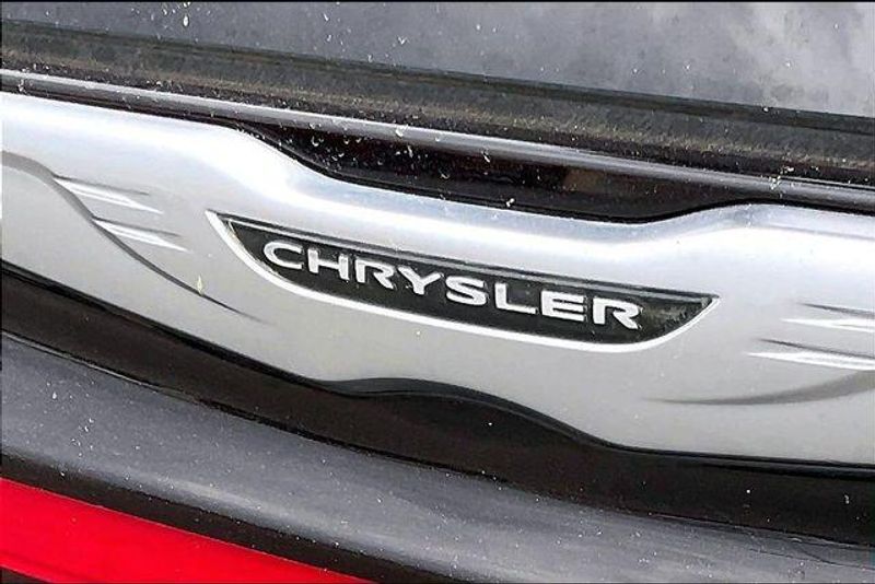 Used 2023 Chrysler Pacifica Touring LImage 31