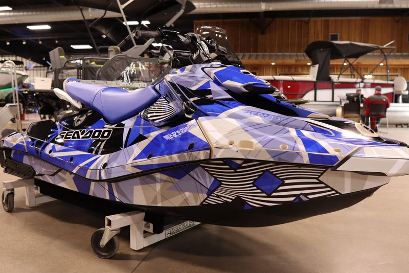 2025 SEADOO SPARK TRIXX FOR 3 SAND AND DAZZLING BLUE 