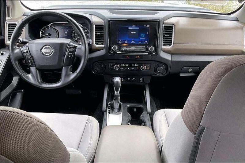 Used 2023 Nissan Frontier SVImage 15