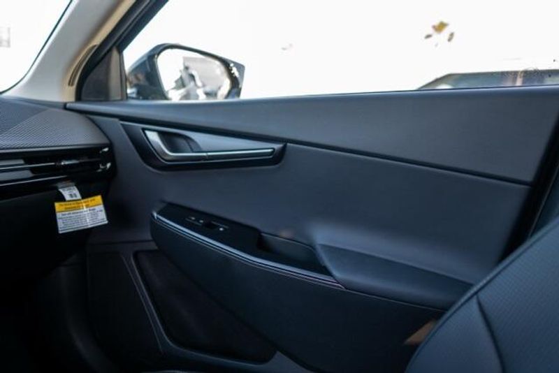 2025 Kia EV6 WindImage 17