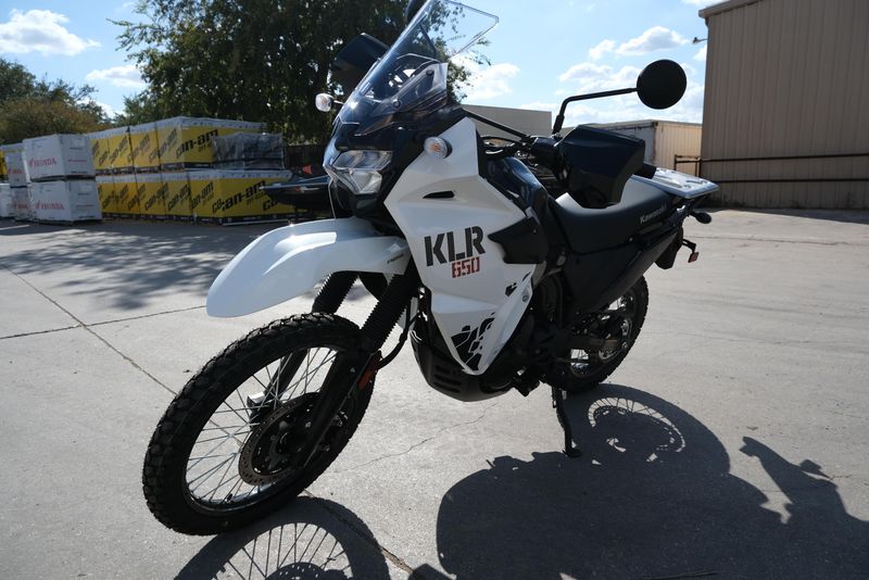 2025 KAWASAKI KLR 650 ABS PEARL CRYSTAL WHITE AND METALLIC CARBON GRAY 