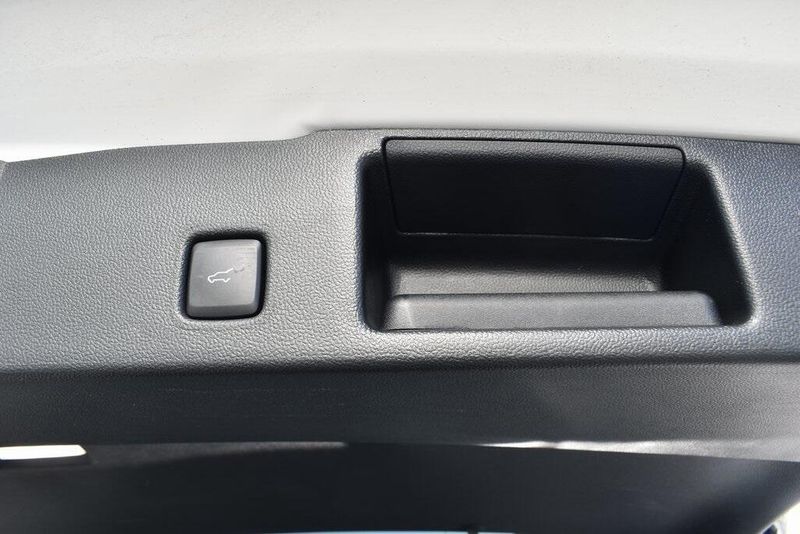 Used 2022 Ford Escape TitaniumImage 9