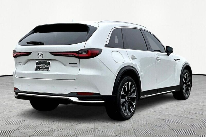 2024 Mazda CX-90 PHEV PremiumImage 2