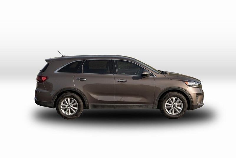 2020 Kia Sorento LXImage 8