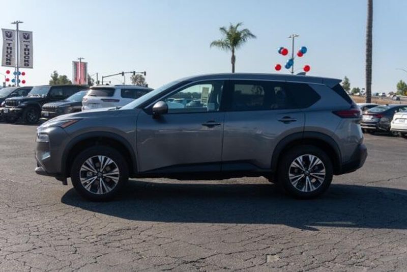 Used 2021 Nissan Rogue SVImage 4