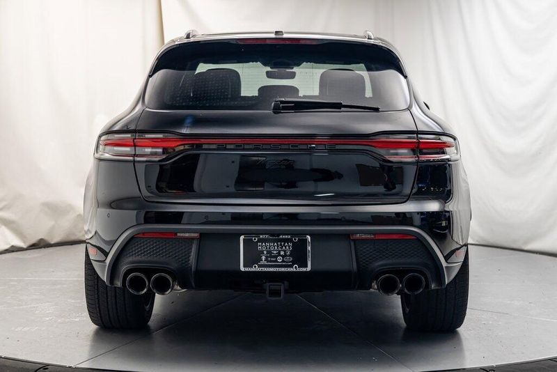 2024 Porsche Macan BaseImage 4