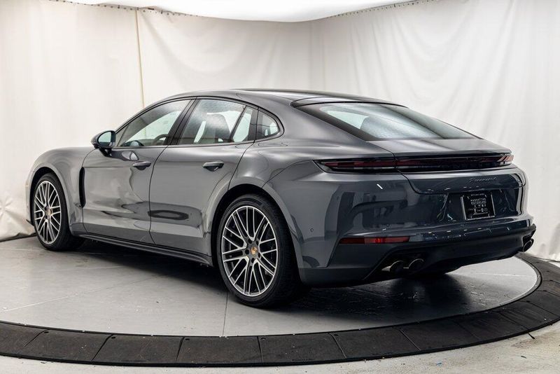 2025 Porsche Panamera 4Image 3