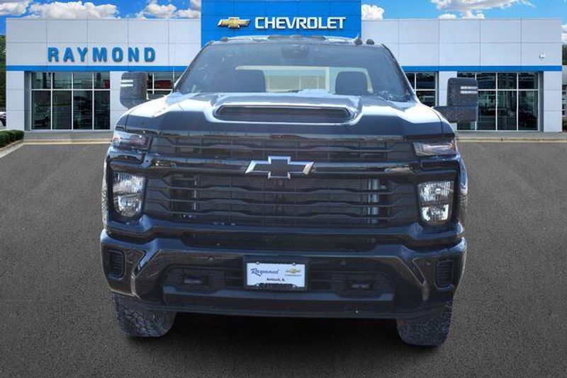 New 2026 Chevrolet Silverado 2500HD CustomImage 9