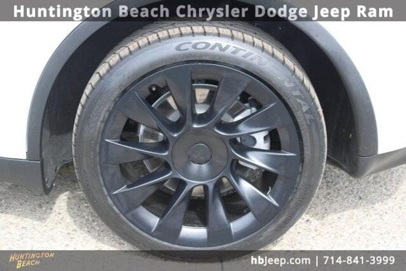 2023 Tesla Model Y Long RangeImage 7