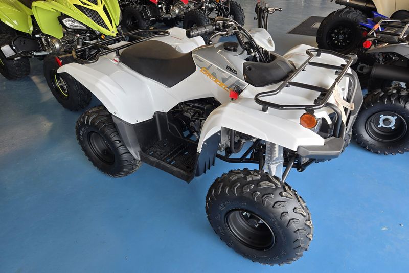 2024 YAMAHA GRIZZLY 90 WHITE AND ARMOR GRAY 