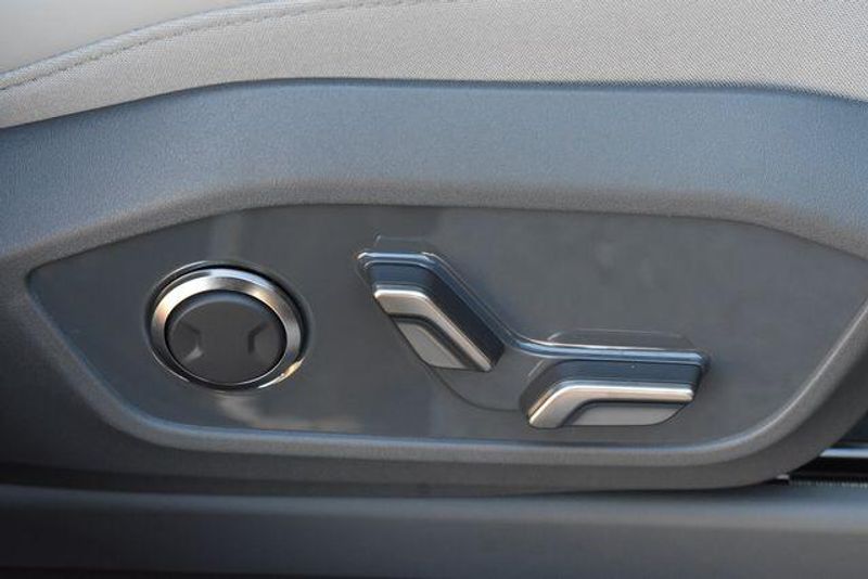 New 2026 Kia EV9 WindImage 14