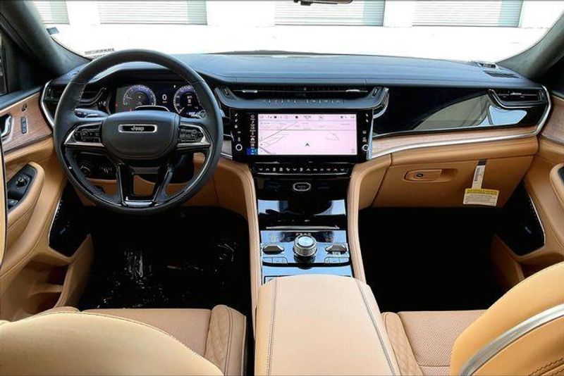 New 2026 Jeep Grand Cherokee L Summit 4x4Image 4
