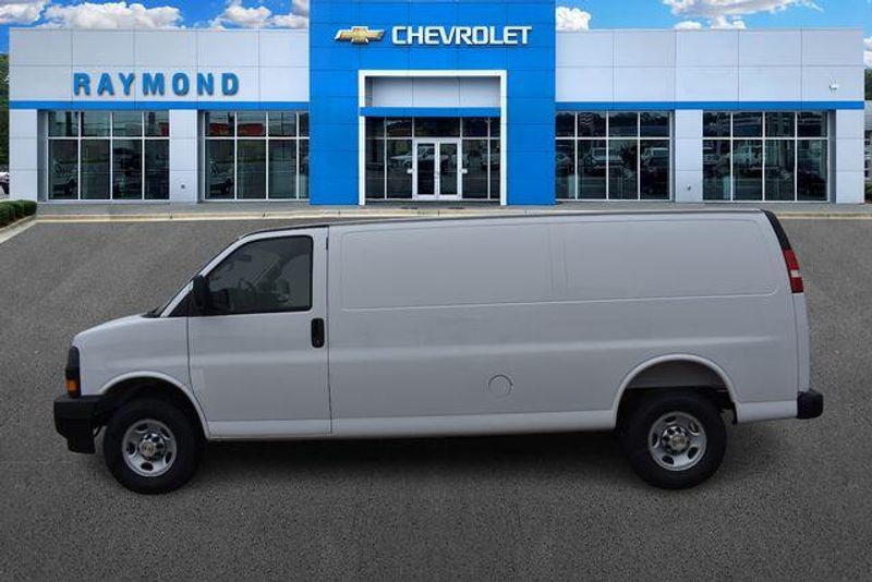 New 2025 Chevrolet Express 2500 Work VanImage 7