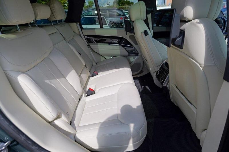 2023 Land Rover Range Rover SE photo 27