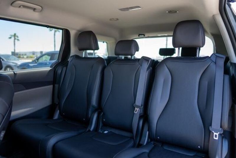 2025 Kia Carnival Hybrid EXImage 11