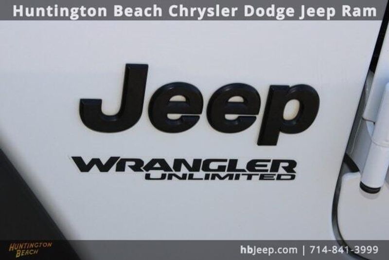 2022 Jeep Wrangler Unlimited WillysImage 9