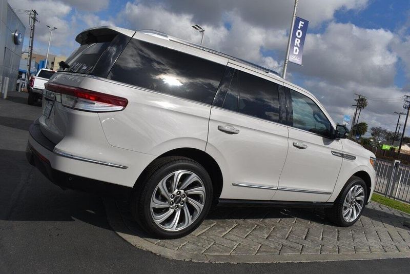 2023 Lincoln Navigator ReserveImage 2