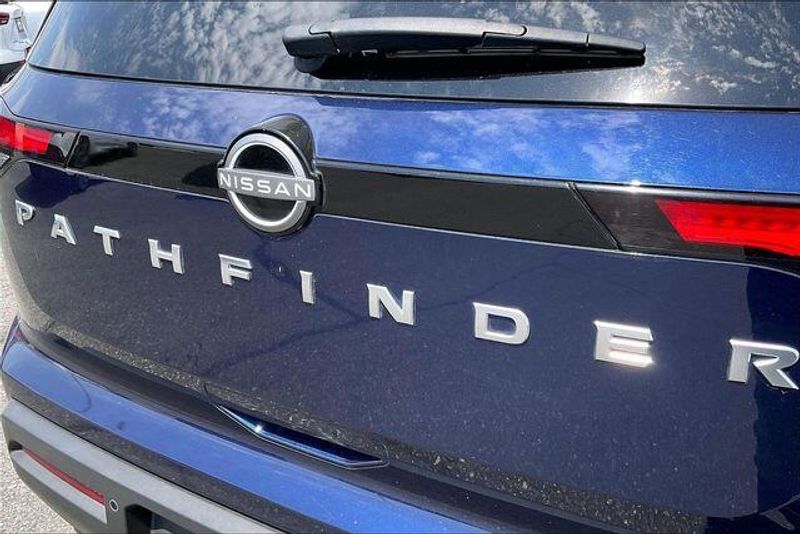 Used 2025 Nissan Pathfinder SVImage 31