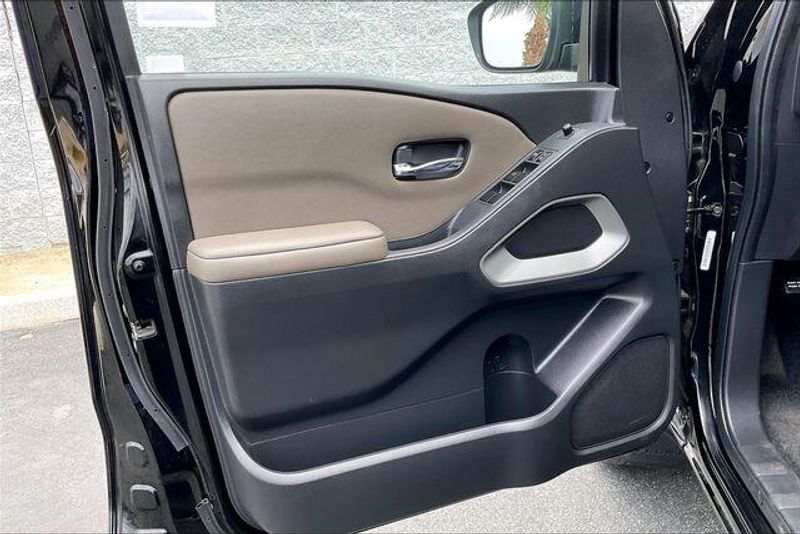 Used 2023 Nissan Frontier SVImage 22