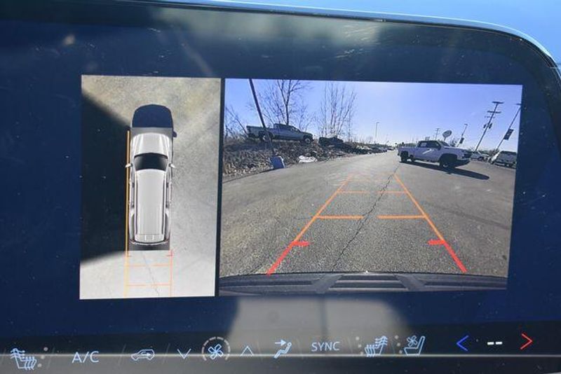 New 2026 Chevrolet Suburban PremierImage 36