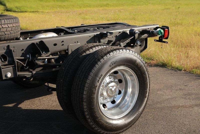 2025 RAM 3500 Tradesman Crew Cab Chassis 4x4 60