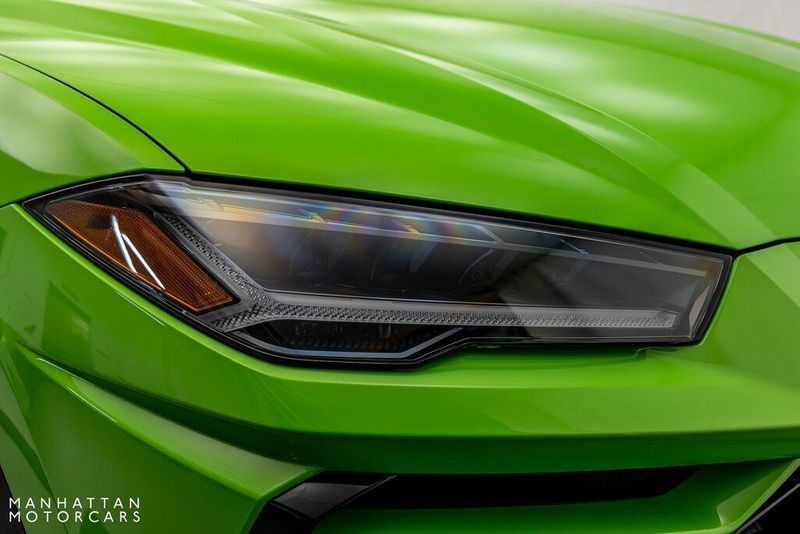 2021 Lamborghini Urus Pearl CapsuleImage 10