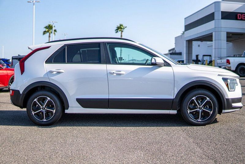 New 2026 Kia Niro LXImage 7
