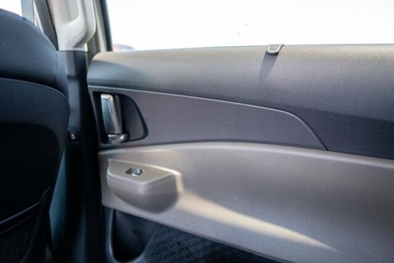 2025 Kia Carnival Hybrid EXImage 13