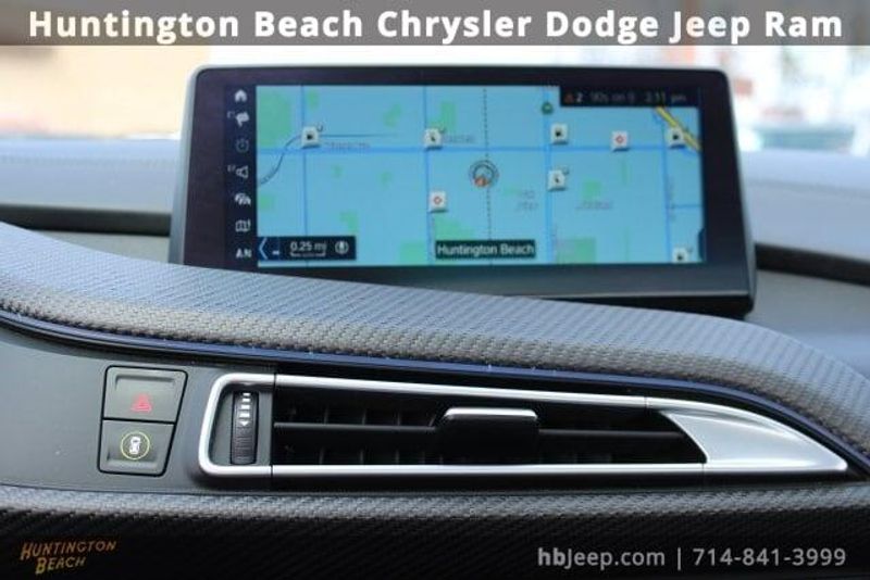 2019 BMW i8 BaseImage 26