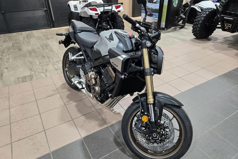 2025 HONDA CB650R E CLUTCH PEARL SMOKY GRAY 