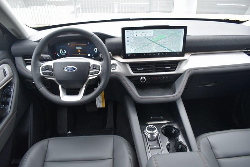 New 2025 Ford Explorer ActiveImage 13