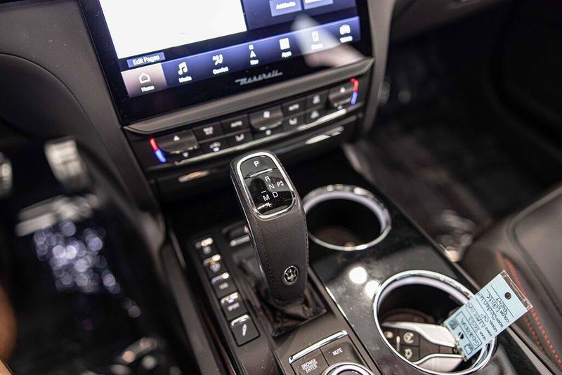 2023 Maserati Quattroporte Modena Q4 photo 27