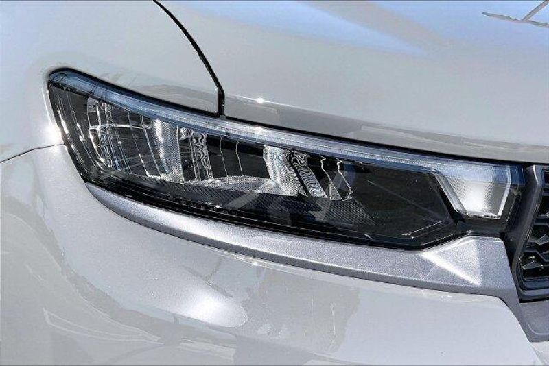 New 2027 Jeep Grand Cherokee L Laredo Altitude 4x2Image 11