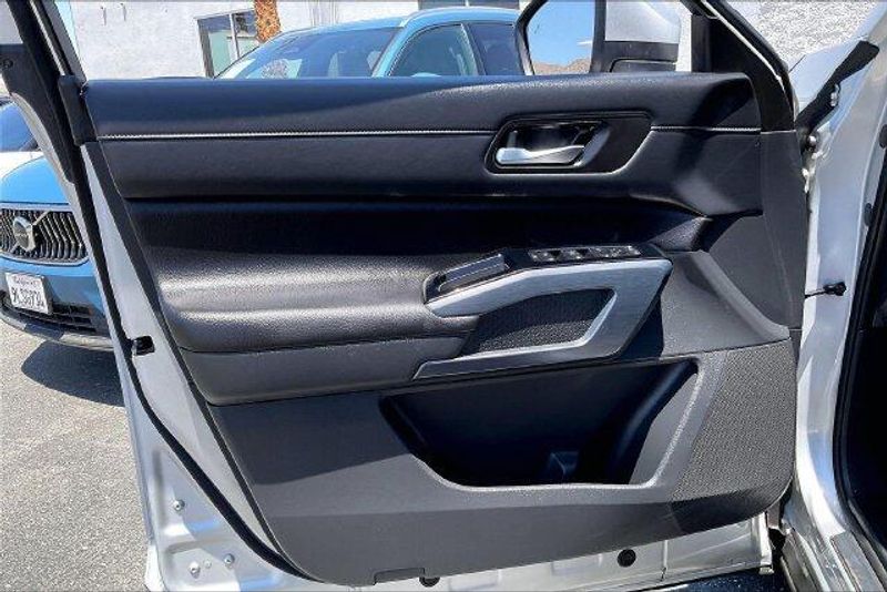Used 2025 Nissan Pathfinder SLImage 22