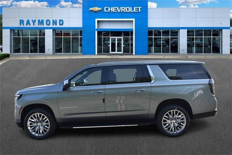 New 2025 Chevrolet Suburban PremierImage 6