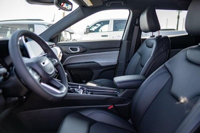 New 2025 Jeep Compass LatitudeImage 20