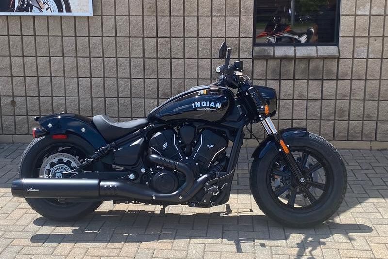 2025 INDIAN MOTORCYCLE SCOUT BOBBER BLACK METALLIC 