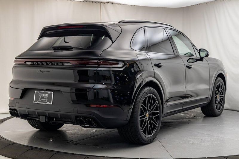 2024 Porsche Cayenne BaseImage 5