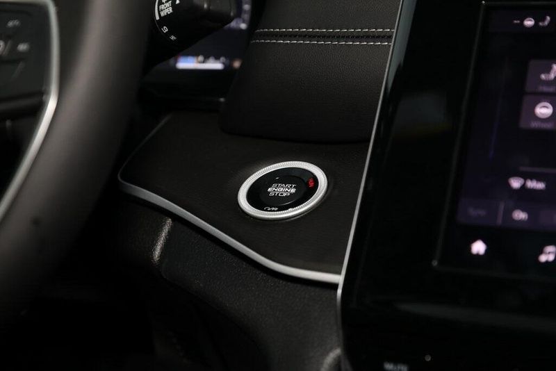 2025 Jeep Grand Cherokee Altitude 4x2Image 22
