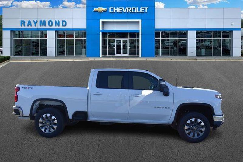 New 2025 Chevrolet Silverado 2500HD LTImage 2