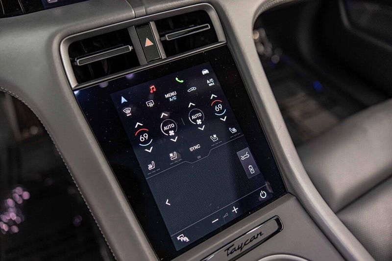 2020 Porsche Taycan Turbo S photo 24