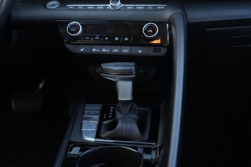 Used 2024 Hyundai Elantra LimitedImage 24