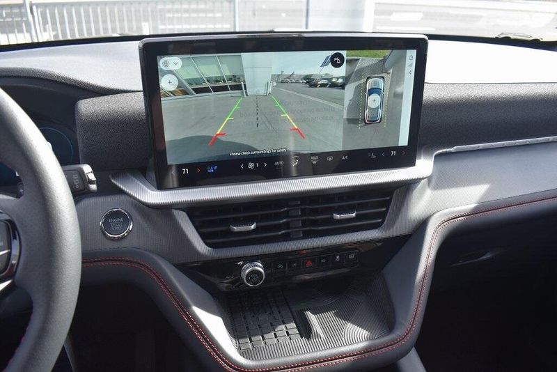 2025 Ford Explorer STImage 19