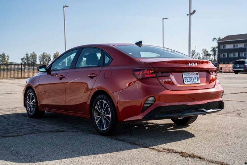Used 2023 Kia Forte LXSImage 5