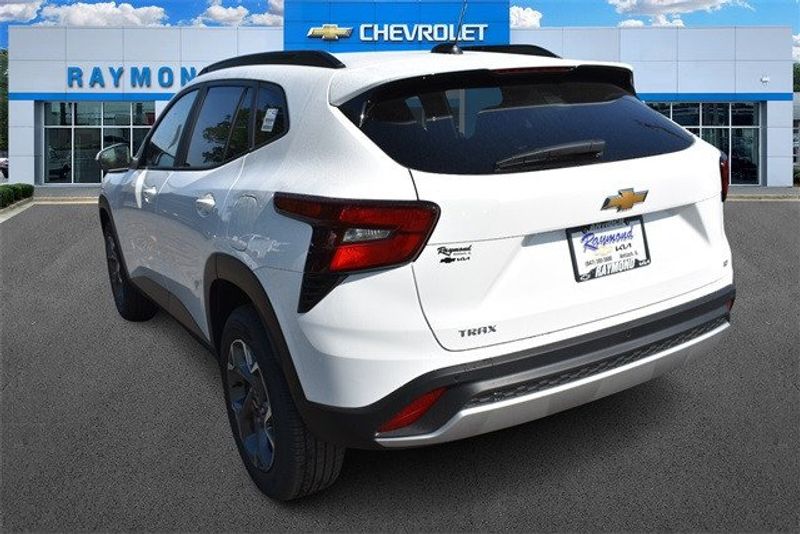 2025 Chevrolet Trax LTImage 7