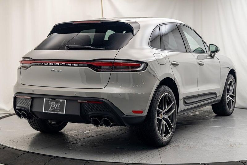 2025 Porsche Macan BaseImage 5