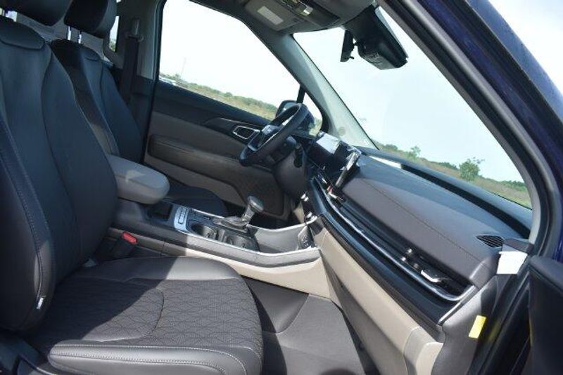 New 2027 Kia Carnival LXSImage 13
