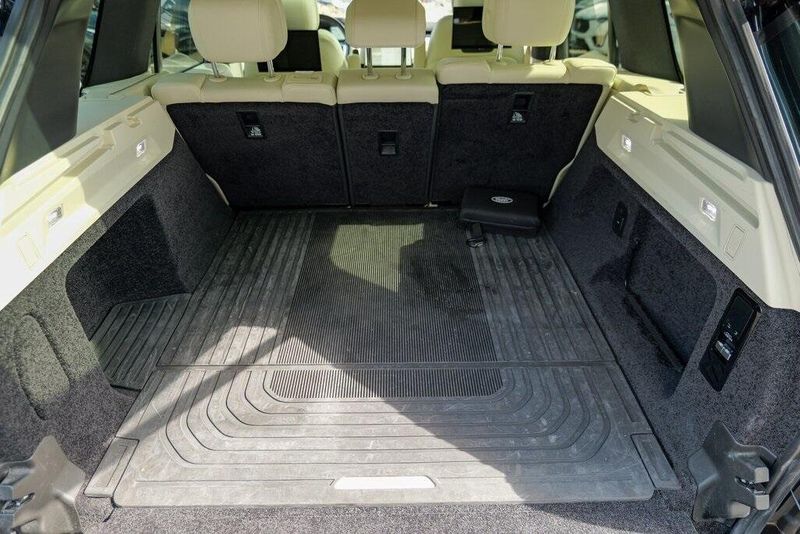 2023 Land Rover Range Rover SE photo 48